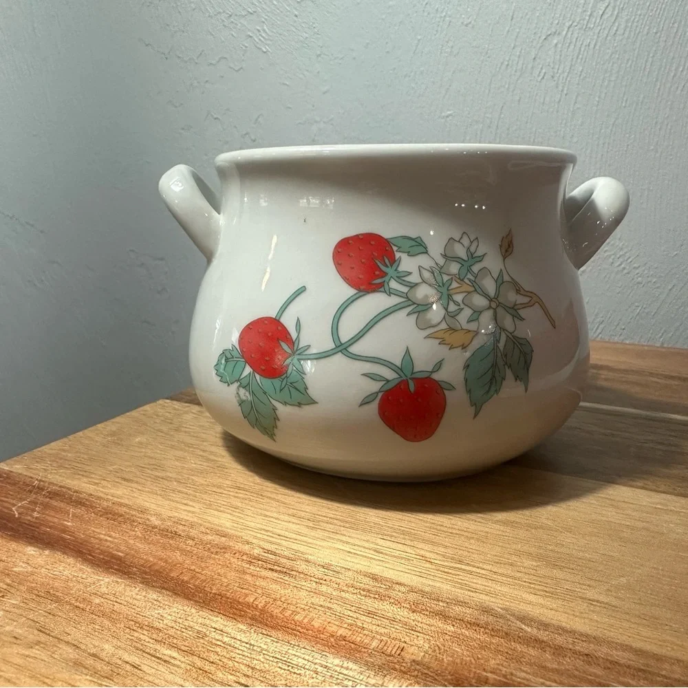 Ceramic Strawberry Serving Bowl and Dish - White with Red Strawberry Motif - Picture 12 of 13